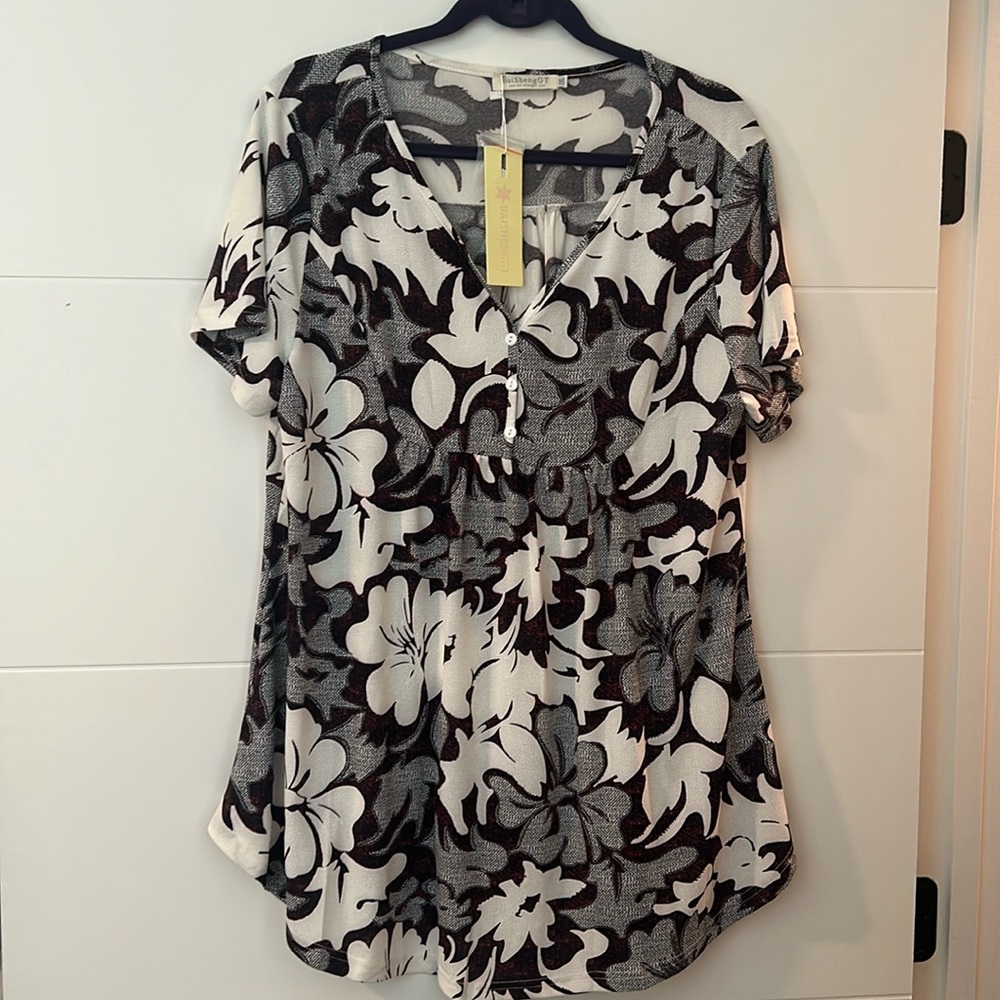 BaiShengGT short sleeve top. Size 2XL brand new with tags. Never worn.